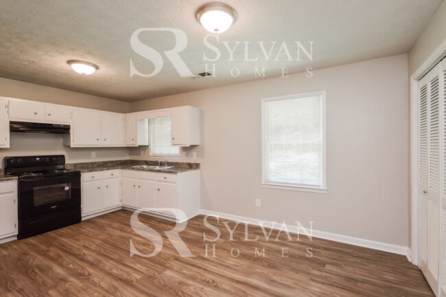 Building Photo - Cute, cozy and comfortable