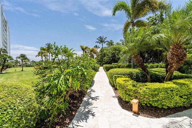 Building Photo - 607 Ocean Dr