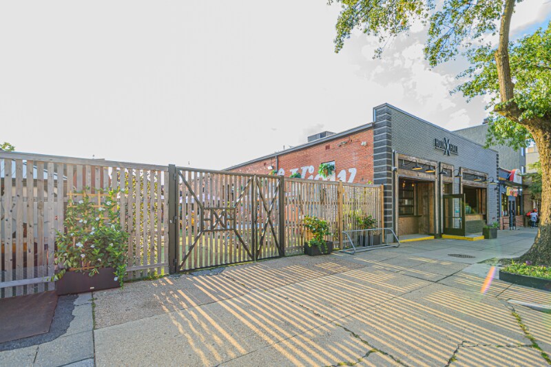 Building Photo - 611 Otis Pl NW