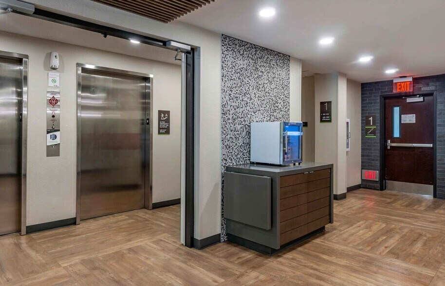 Building Photo - Furnished Studio-Seattle - Bellevue - Down...