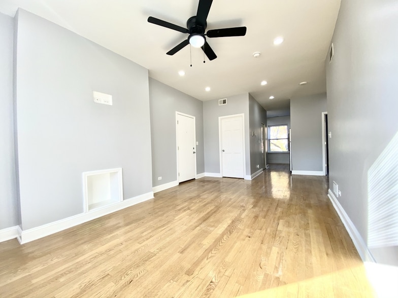 Building Photo - 1012 W Sunnyside Ave