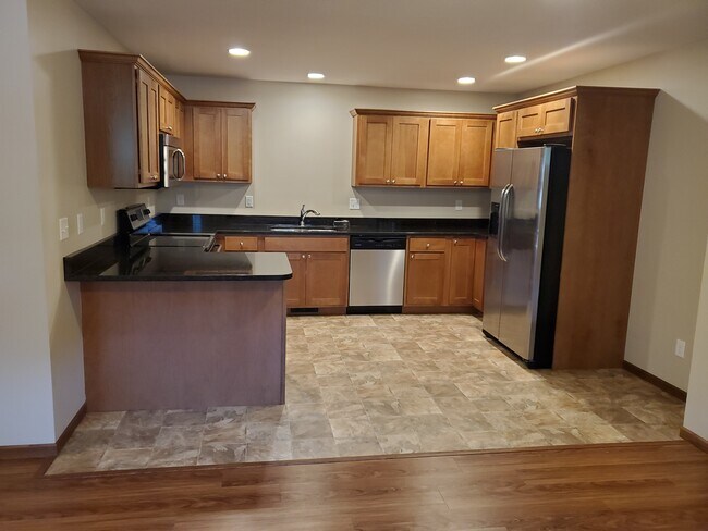 Building Photo - 536 Meadow Oak Cir