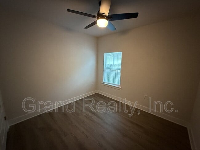 Building Photo - 5749 Danbury Blvd