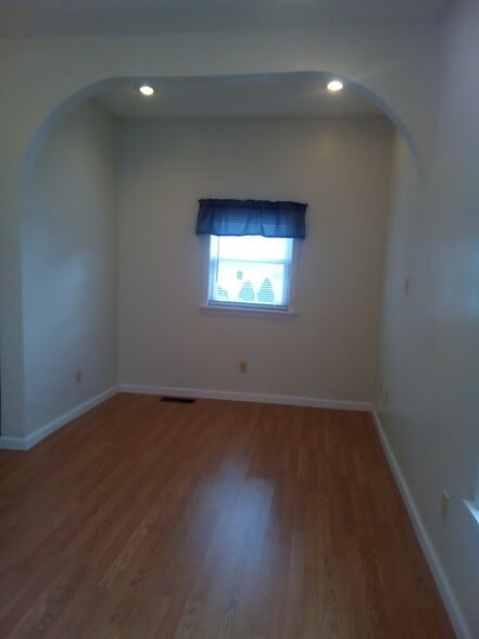 Building Photo - 914 Front St