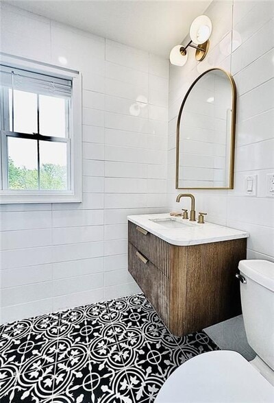 Building Photo - 38 Delmont Dr NE