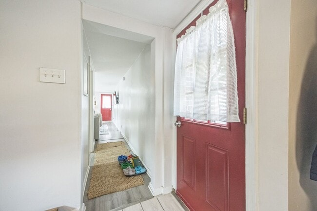 Building Photo - Cozy 2-Bedroom, 1 Bath Apartment in Plymou...