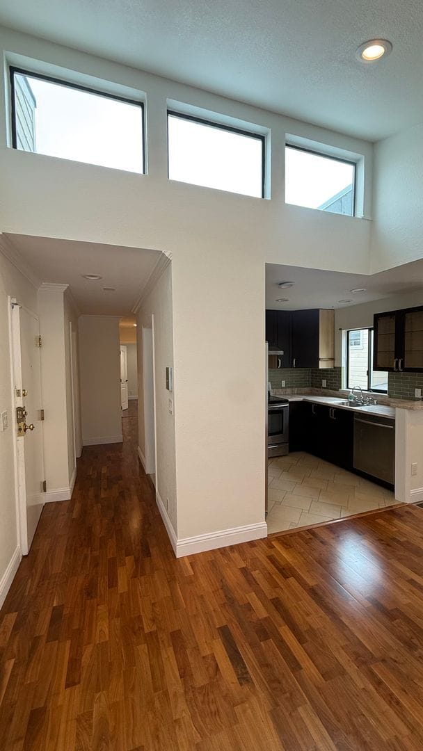 Building Photo - EPIC REA: Charming 2Bed/1Bath Condo w/ Parking