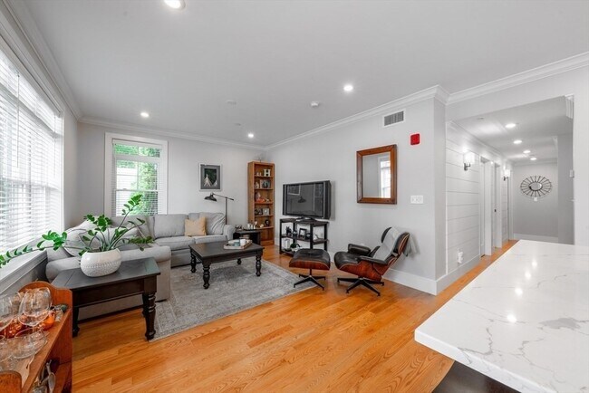 Building Photo - 315 College Farm Rd