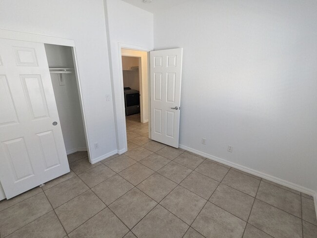Building Photo - 1016 Royal Plum Ln