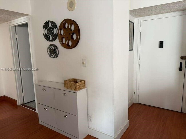 Building Photo - 17011 N Bay Rd