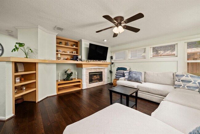 Building Photo - 202 W Greywing Cir