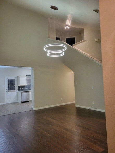 Building Photo - 23603 Maple Vista Ln