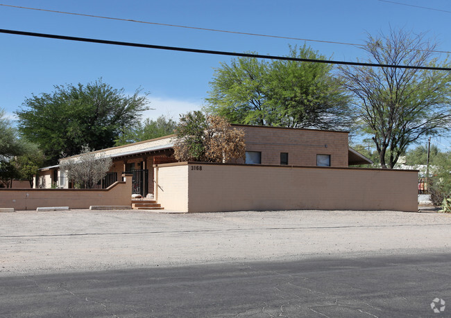 Primary Photo - 3168 E Kleindale Road