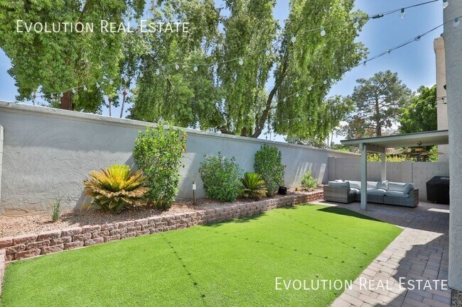 Building Photo - 1542 E Beacon Dr