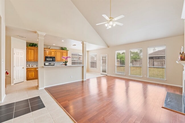 Building Photo - 7218 Broadelm Dr