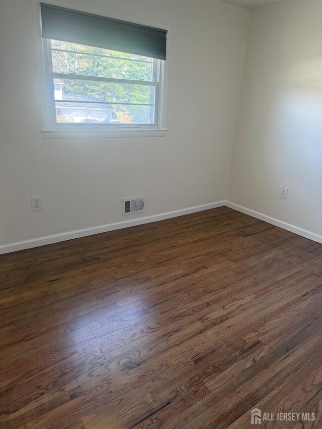 Building Photo - 13 Oakwood Dr