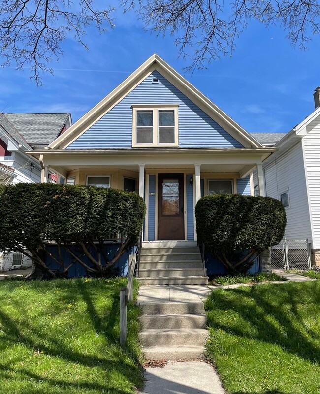 Primary Photo - 346 E Montana St