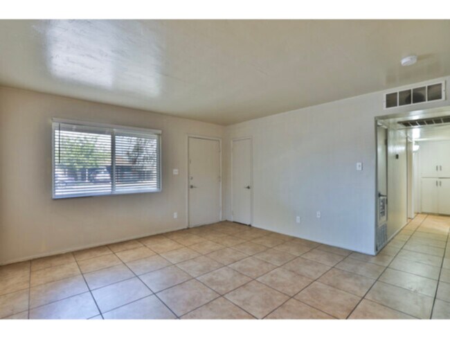 Building Photo - 3 Bedroom Home in Tempe!