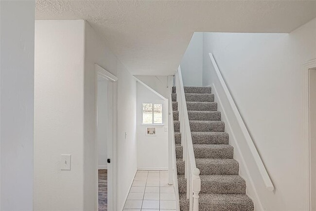 Building Photo - 4104 Scenic Dr