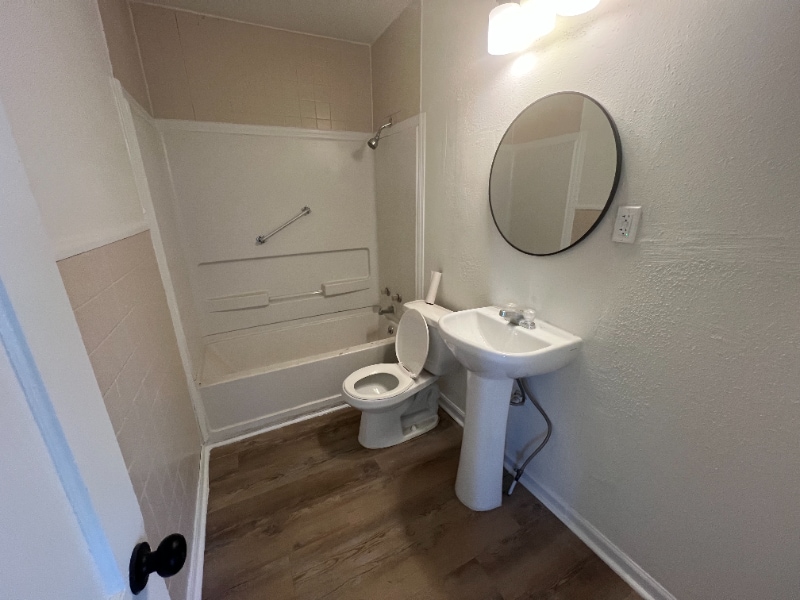 Building Photo - 1242 N Ohio Ave