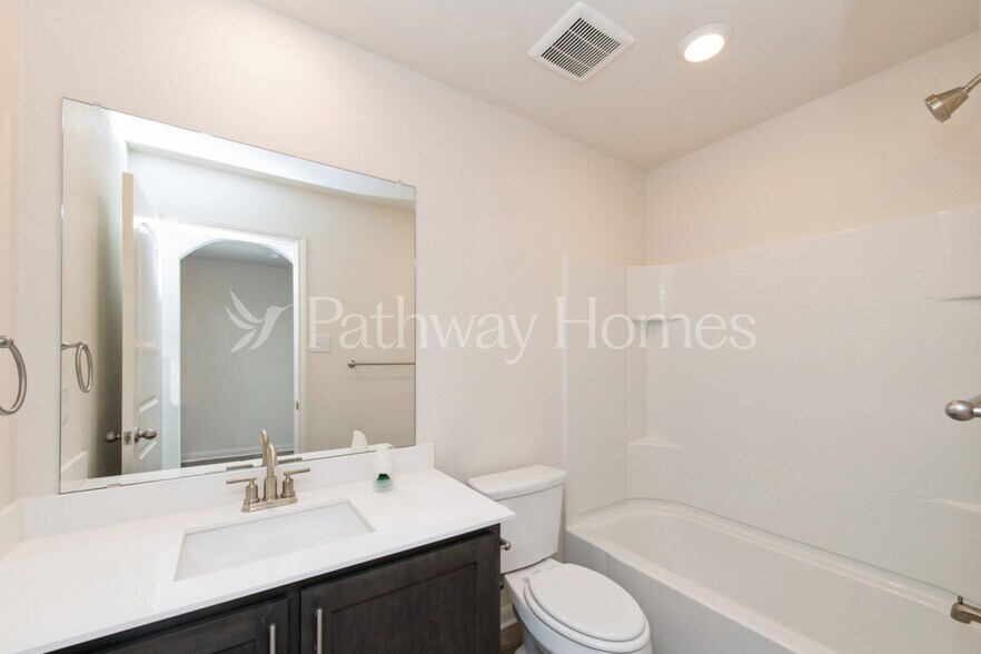 Building Photo - 905 Resting Elk St