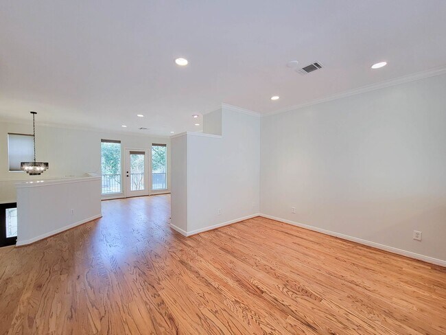 Building Photo - Beautiful Home with a Smart, Functional Fl...