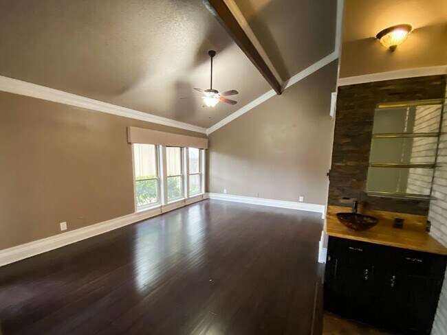 Building Photo - 202 Santa Fe