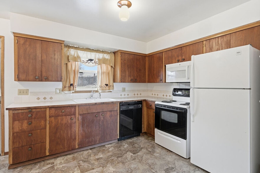Kitchen - 12202 E 10th Ave