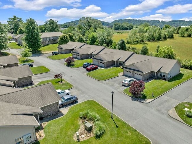 Building Photo - Suncrest Village 2BR/1 Bath One Level with Attached Garage