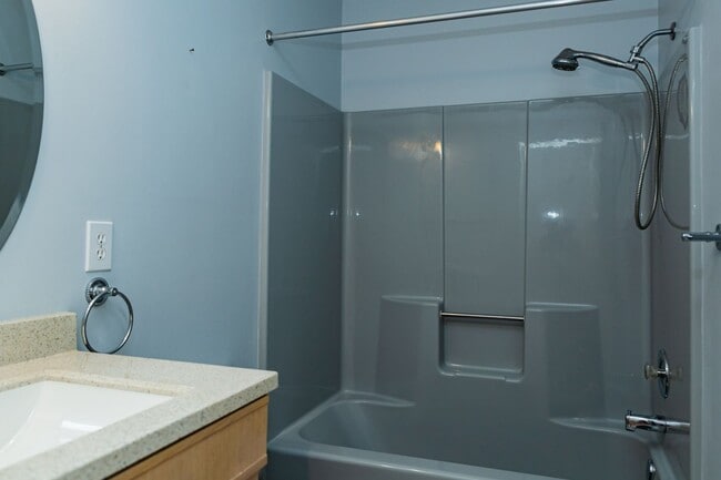Building Photo - New Listing!