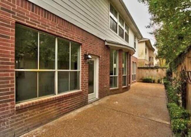 Building Photo - 4134 W Northampton Place