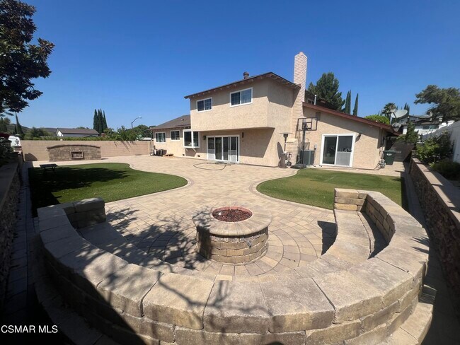 Building Photo - 334 W Avenida De Las Flores