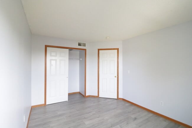 Building Photo - 7860 Old Carriage Ct