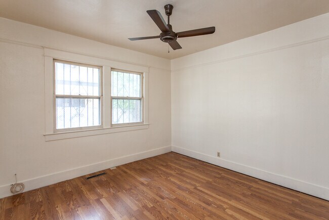 Building Photo - EDo BRICK BUNGALOW 1/BD 1/BA 1/CG