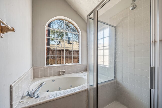 Building Photo - 15974 Oak Mountain Dr