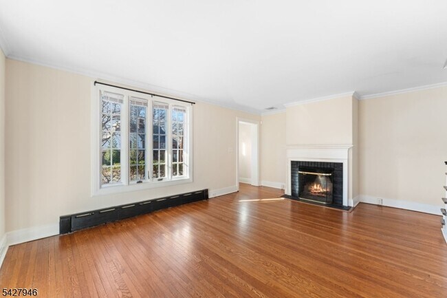 Building Photo - 57 Pomander Walk