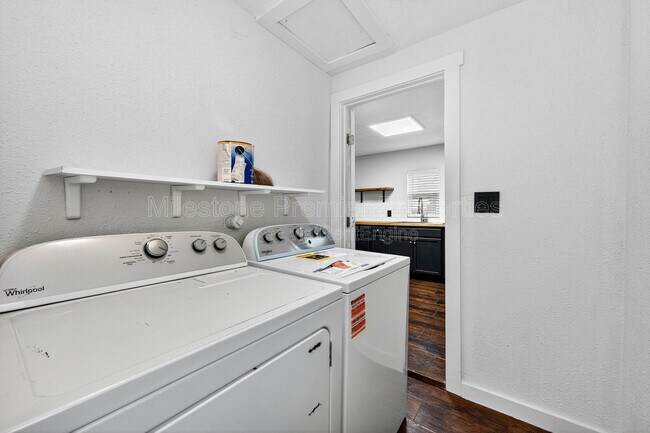 Building Photo - 1129 W Owings St