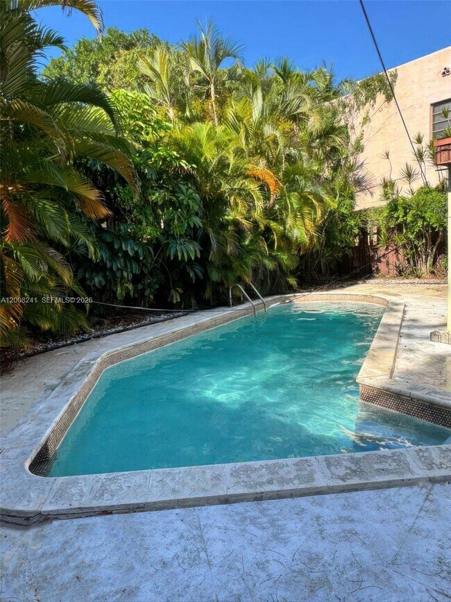 Building Photo - 4582 Royal Palm Ave