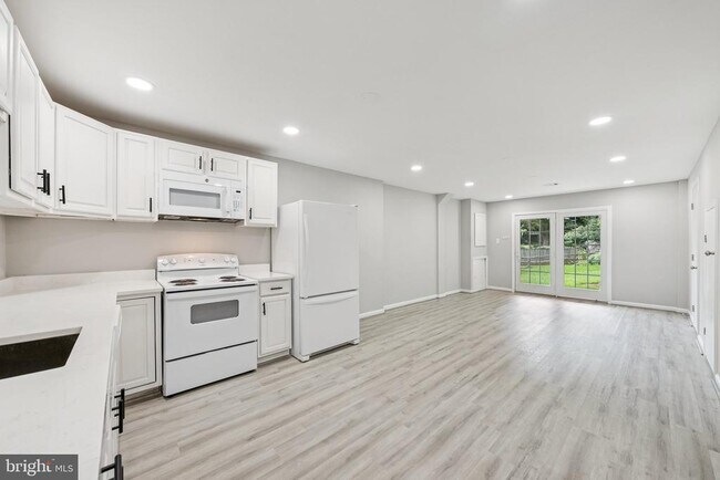 Building Photo - 6245 Windward Dr