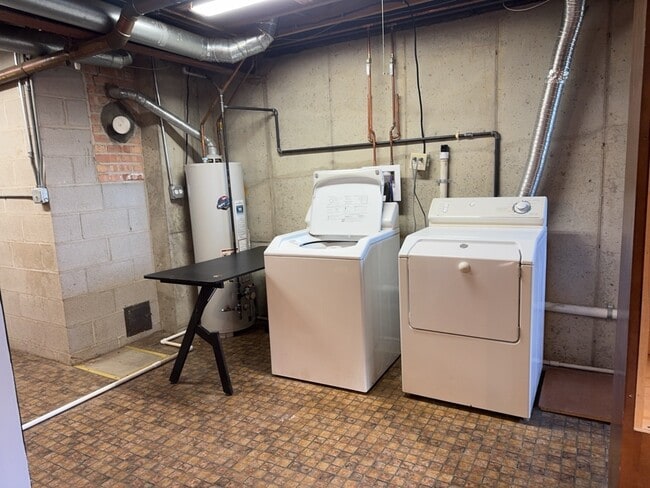 Building Photo - 580 N State St