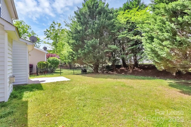 Building Photo - 1340 Hammond Dr