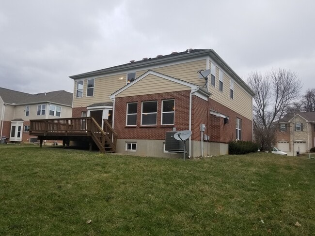 Building Photo - Executive home located near Bellbrook