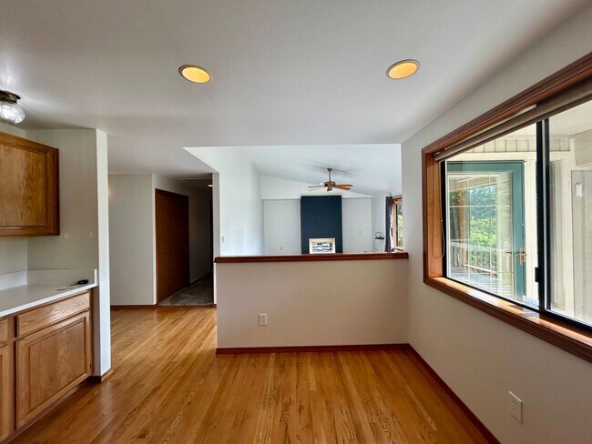 Building Photo - 12371 Rainier Dr