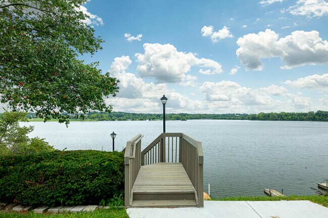 Building Photo - 893 Cliffs Dr