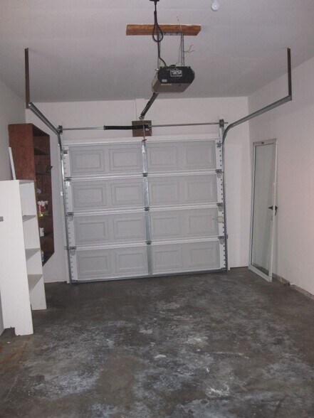 Building Photo - 524 Goldfinch Ave