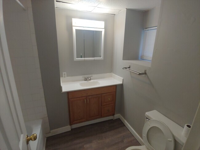 Building Photo - 319 Baum St