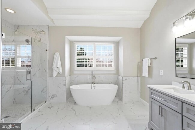 Building Photo - 19925 Interlachen Cir