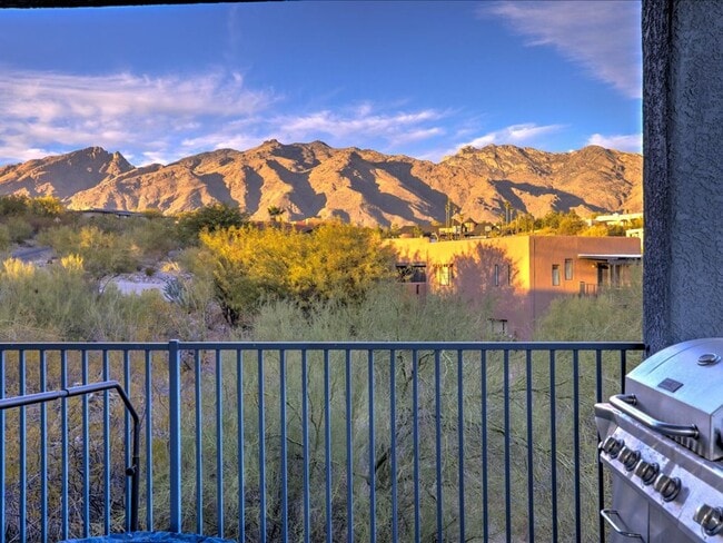 Building Photo - 4 Bedrooms, 3 Bathrooms