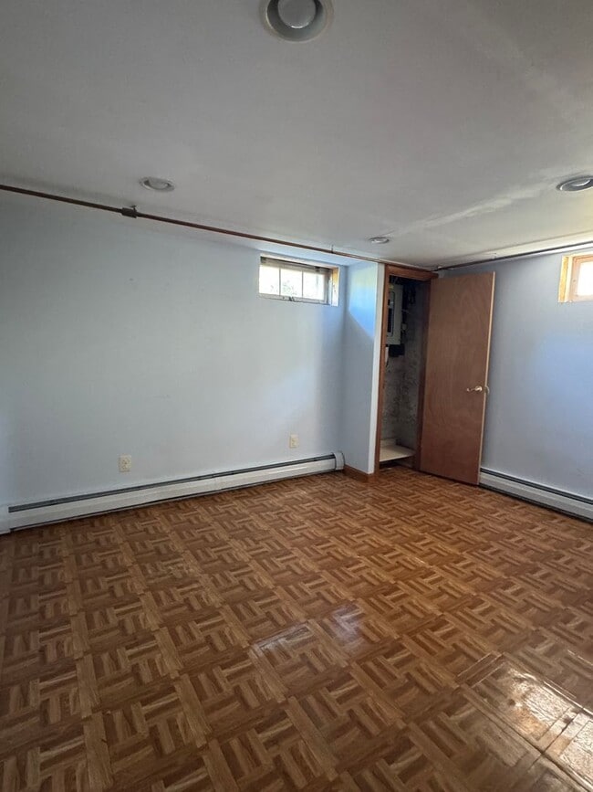 Building Photo - 2BR/1B House with Attached Garage for Rent!