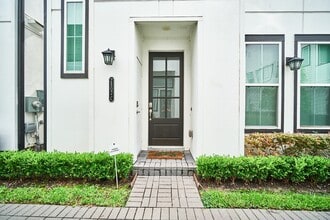 Building Photo - 2802 Grand Fountains Dr